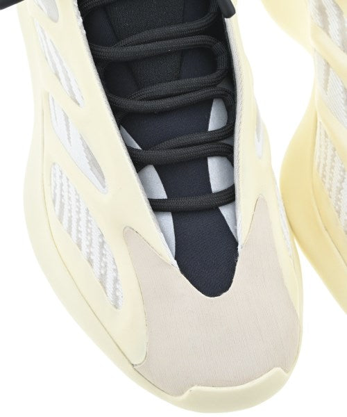 adidas 運動鞋