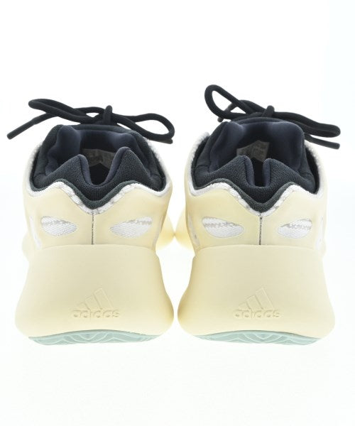 adidas 運動鞋