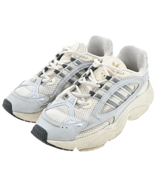 adidas 運動鞋