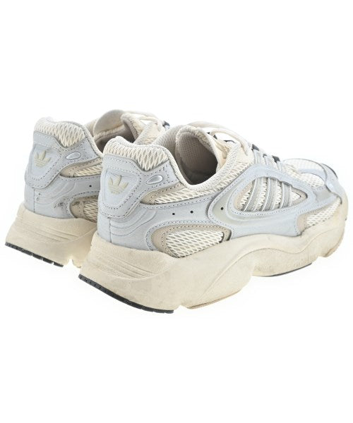 adidas 運動鞋