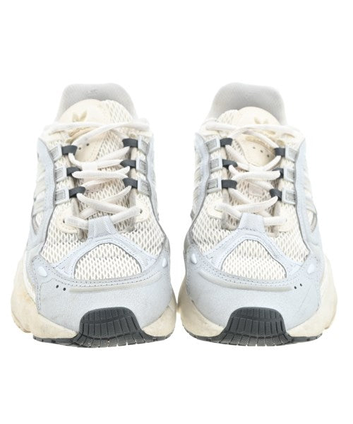 adidas 運動鞋