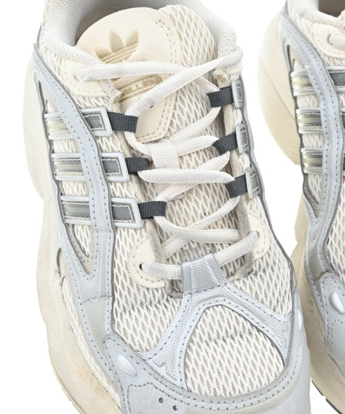 adidas 運動鞋
