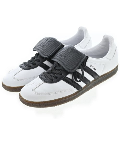 adidas 運動鞋