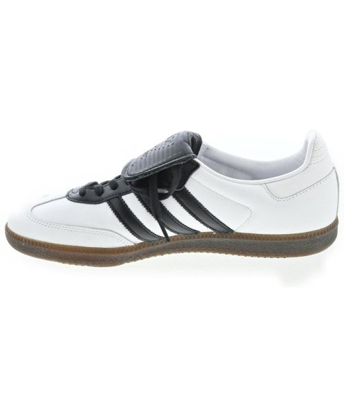 adidas 運動鞋