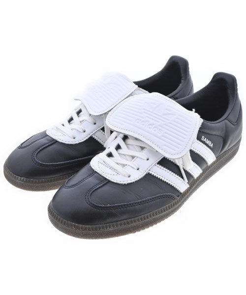 adidas 運動鞋