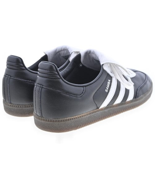 adidas 運動鞋