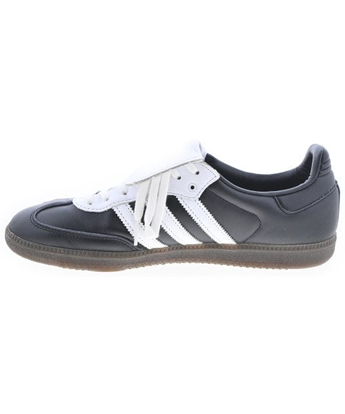 adidas 運動鞋