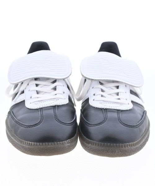 adidas 運動鞋