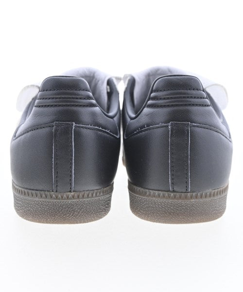 adidas 運動鞋