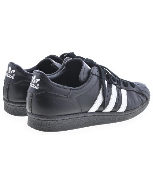 adidas 運動鞋