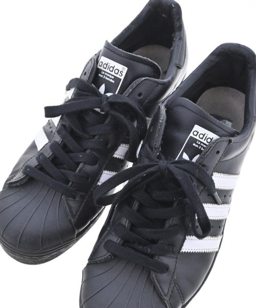 adidas 運動鞋