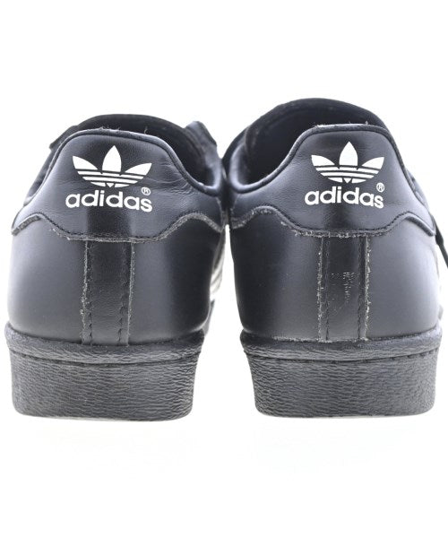 adidas 運動鞋