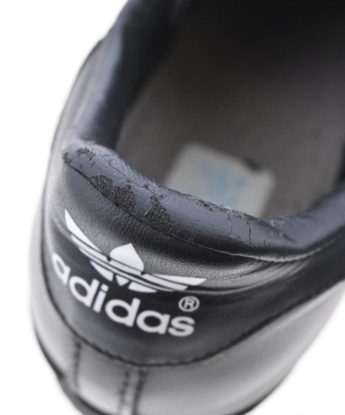 adidas 運動鞋