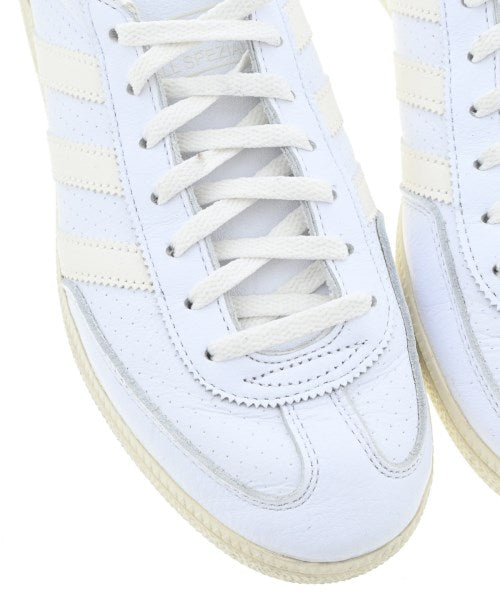 adidas 運動鞋