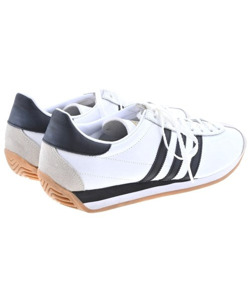 adidas 運動鞋