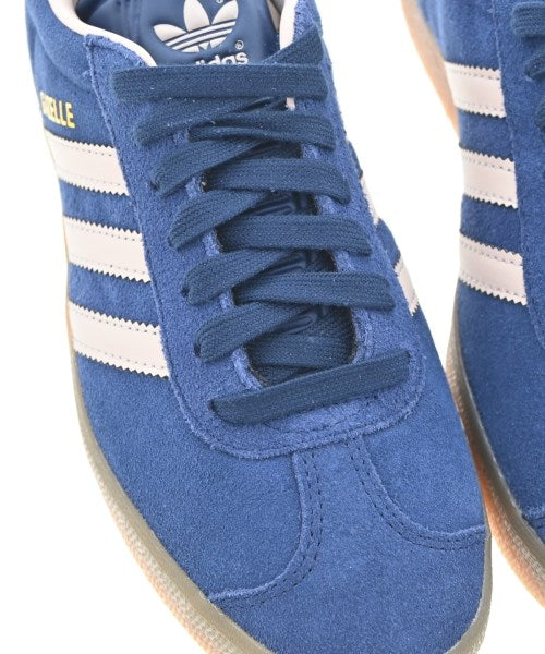 adidas 運動鞋