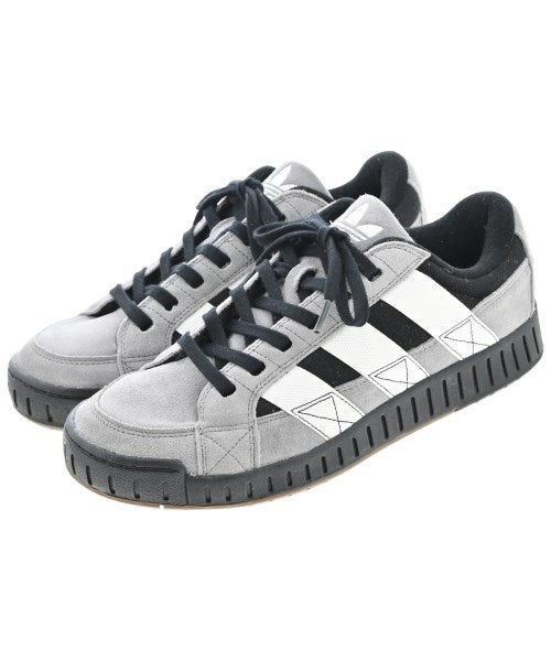 adidas 運動鞋