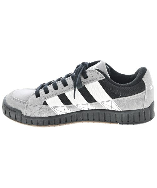 adidas 運動鞋