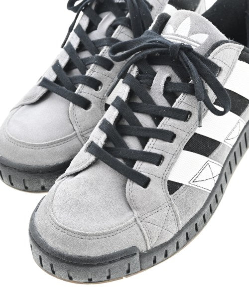 adidas 運動鞋