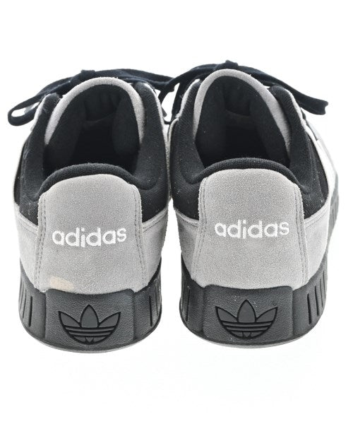 adidas 運動鞋