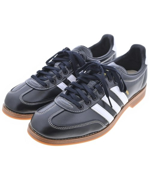 adidas 運動鞋