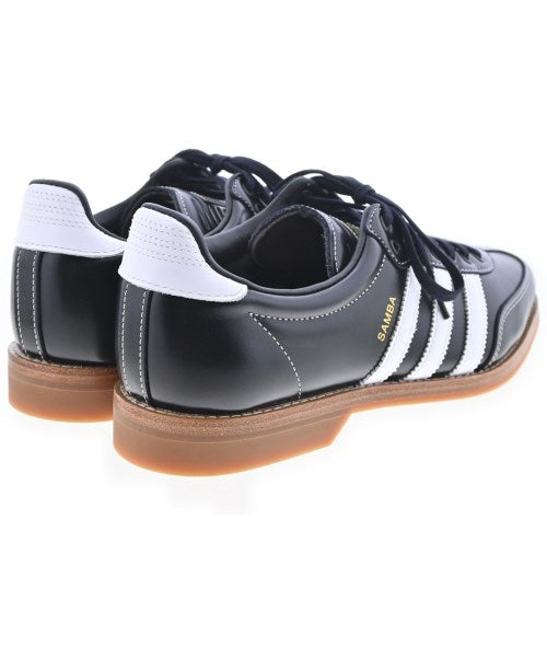 adidas 運動鞋