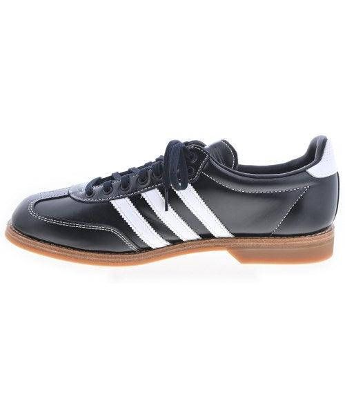 adidas 運動鞋