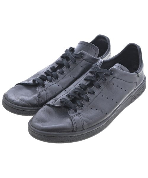 adidas 運動鞋