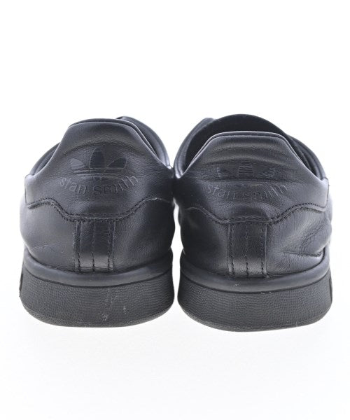 adidas 運動鞋