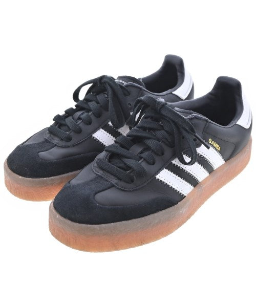 adidas 運動鞋