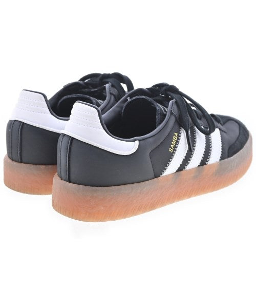 adidas 運動鞋