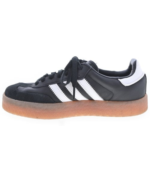 adidas 運動鞋