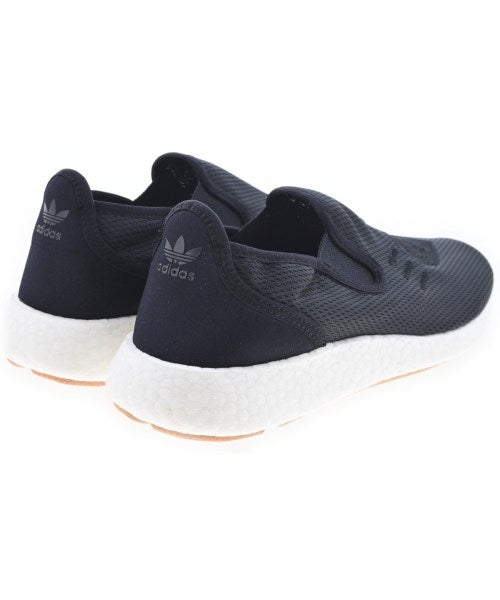adidas 運動鞋