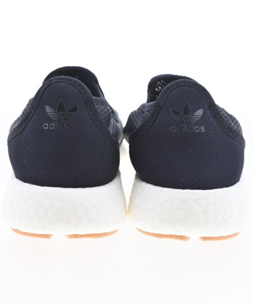 adidas 運動鞋