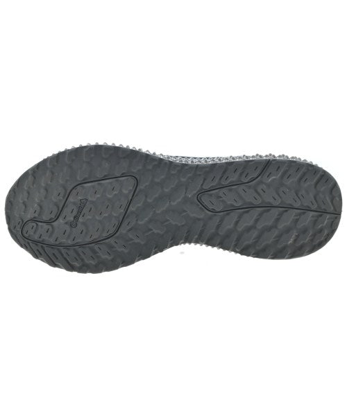adidas 運動鞋