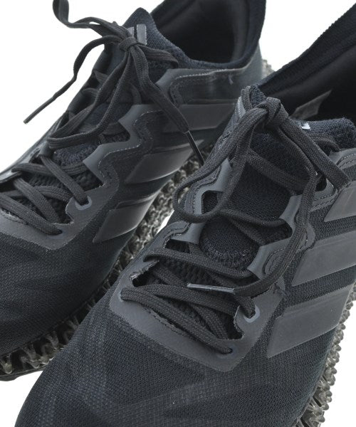 adidas 運動鞋