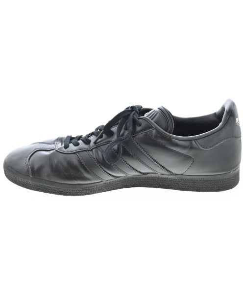 adidas 運動鞋