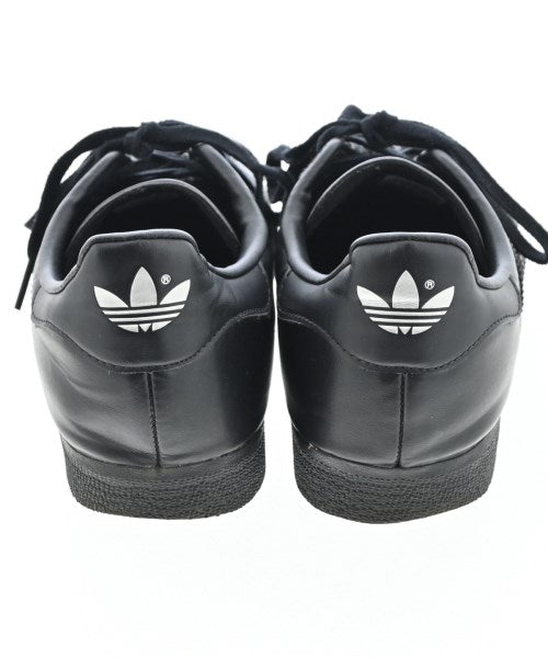 adidas 運動鞋