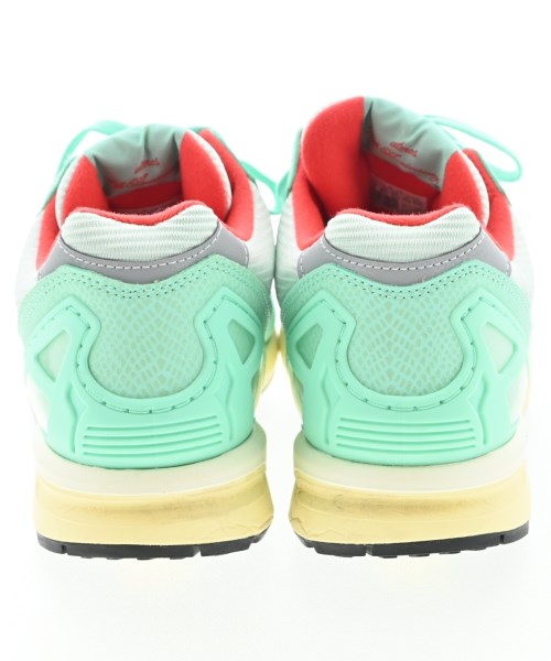adidas 運動鞋
