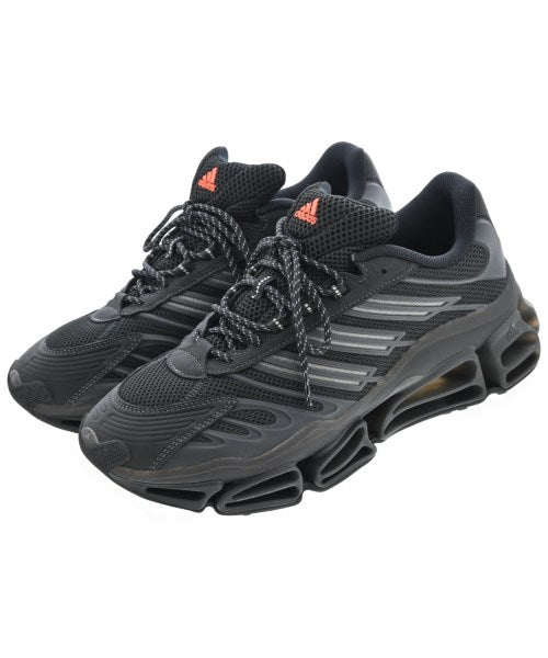 adidas 運動鞋