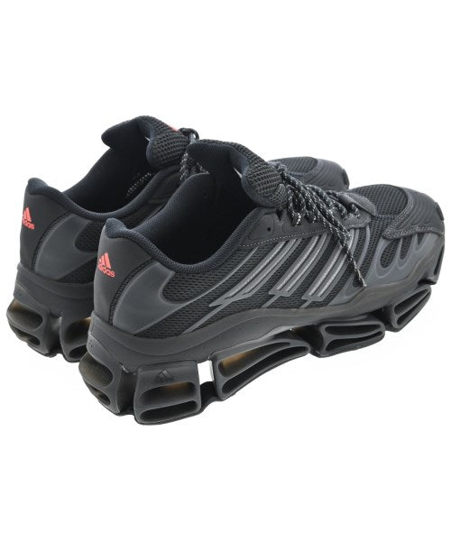 adidas 運動鞋