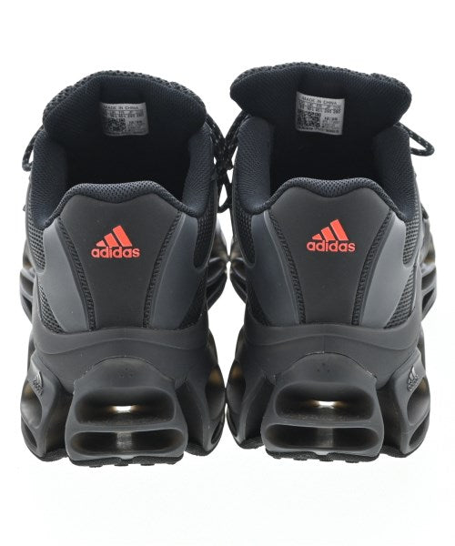 adidas 運動鞋
