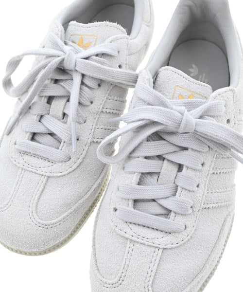 adidas 運動鞋