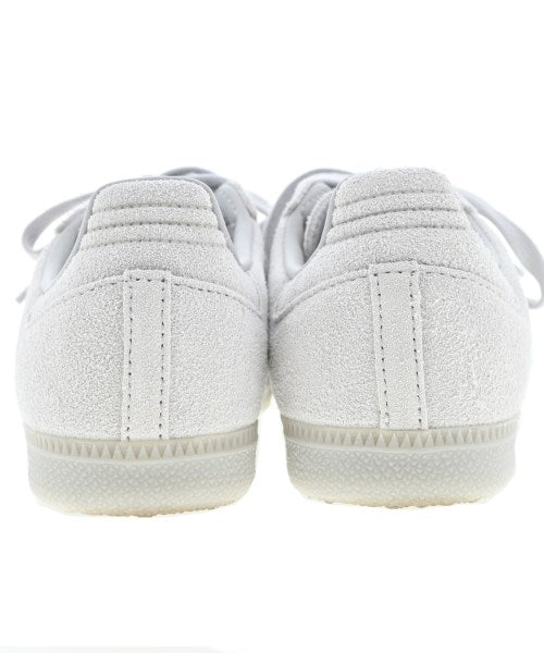 adidas 運動鞋