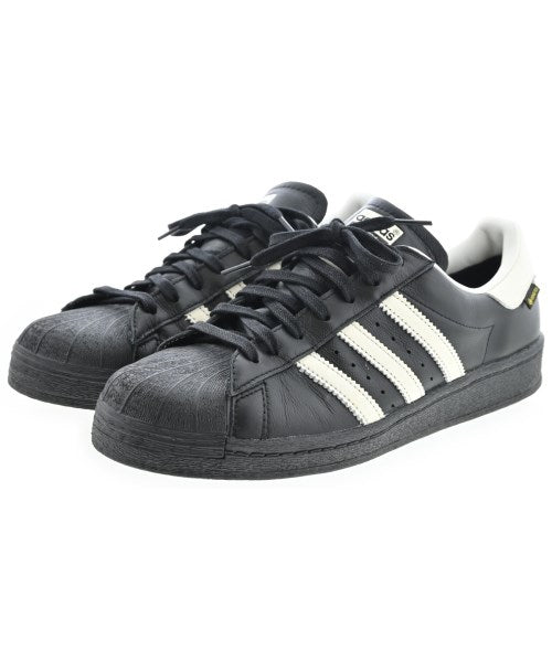 adidas 運動鞋
