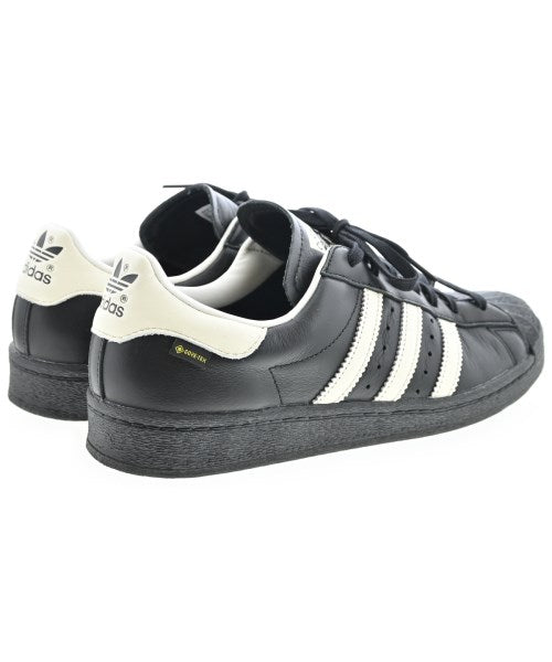 adidas 運動鞋