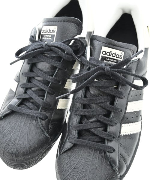 adidas 運動鞋