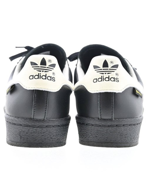 adidas 運動鞋