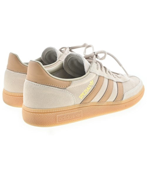 adidas 運動鞋