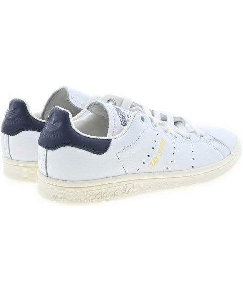 adidas 運動鞋